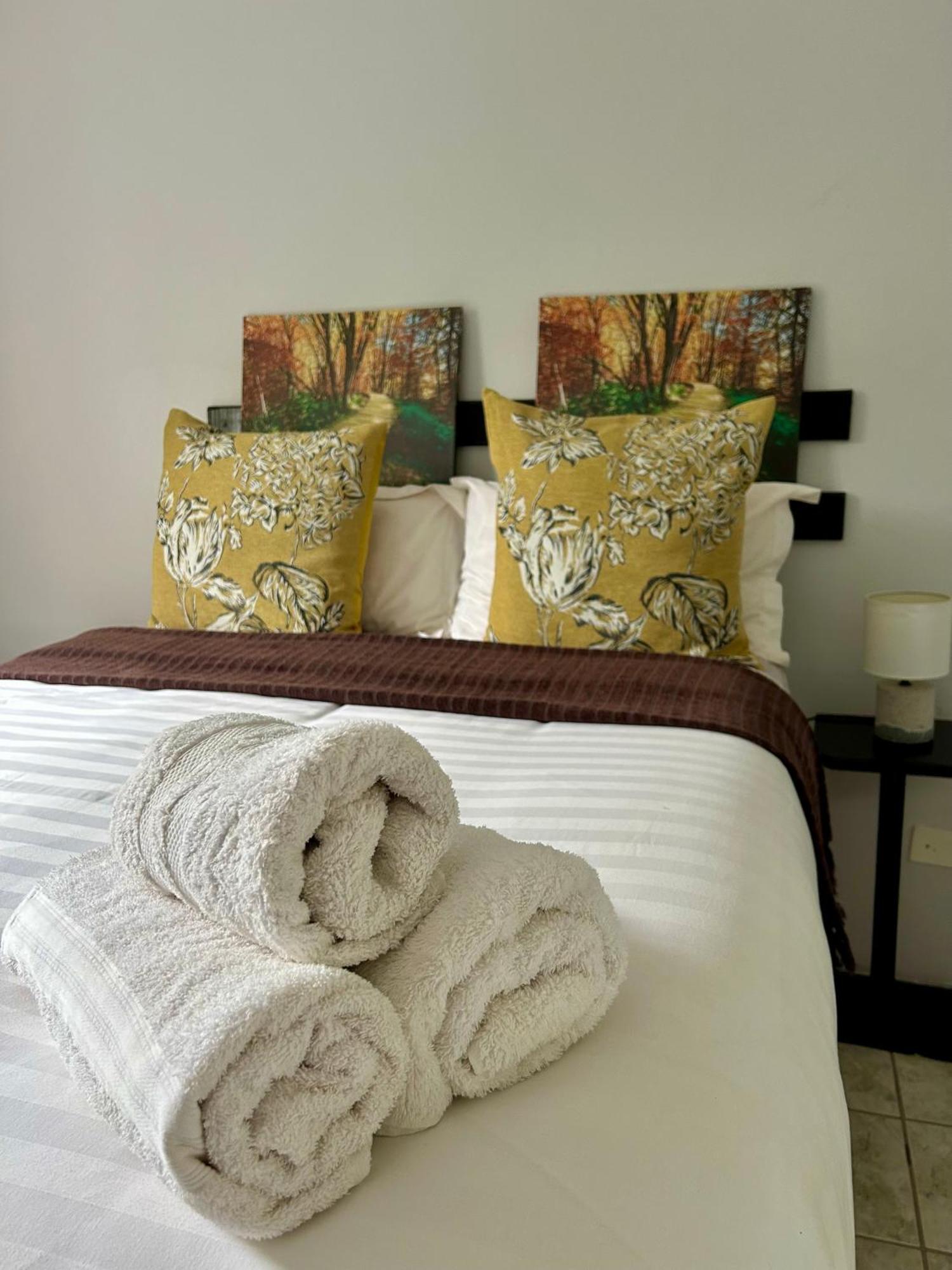Skyfly Bed & Breakfast Манзини Экстерьер фото