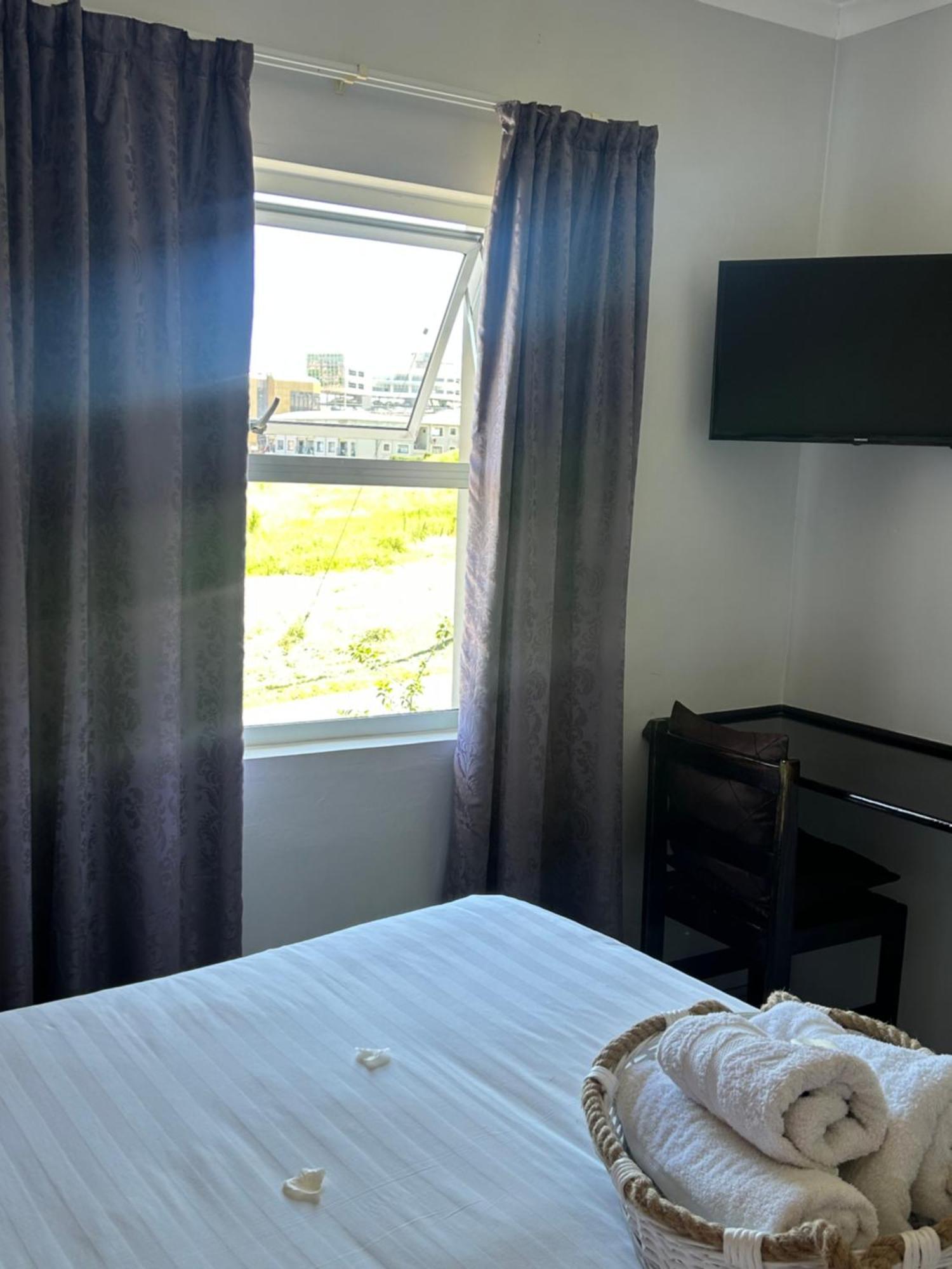 Skyfly Bed & Breakfast Манзини Экстерьер фото