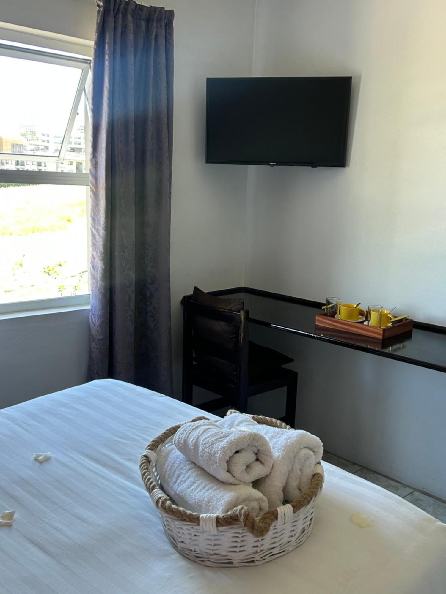Skyfly Bed & Breakfast Манзини Экстерьер фото