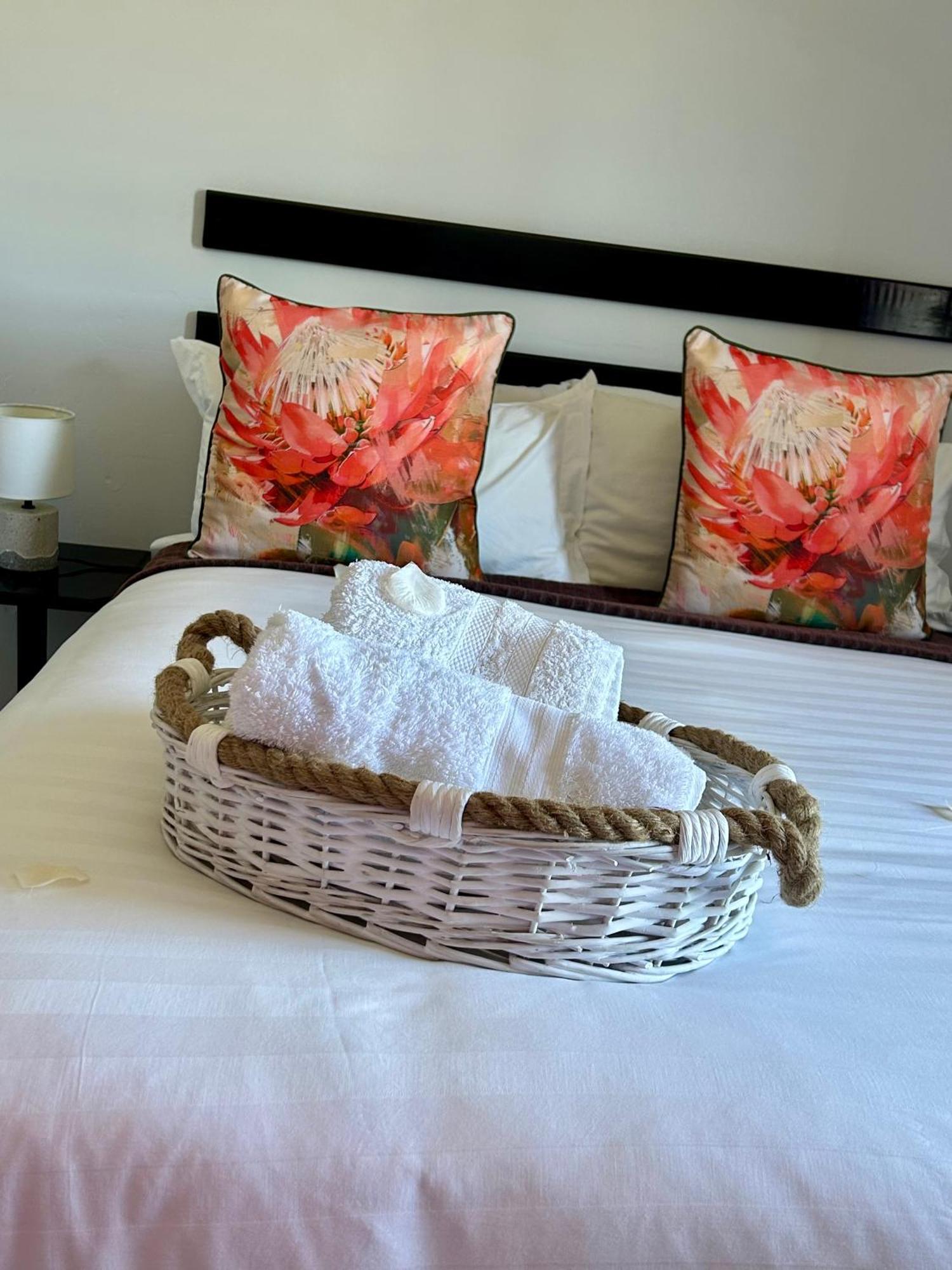 Skyfly Bed & Breakfast Манзини Экстерьер фото