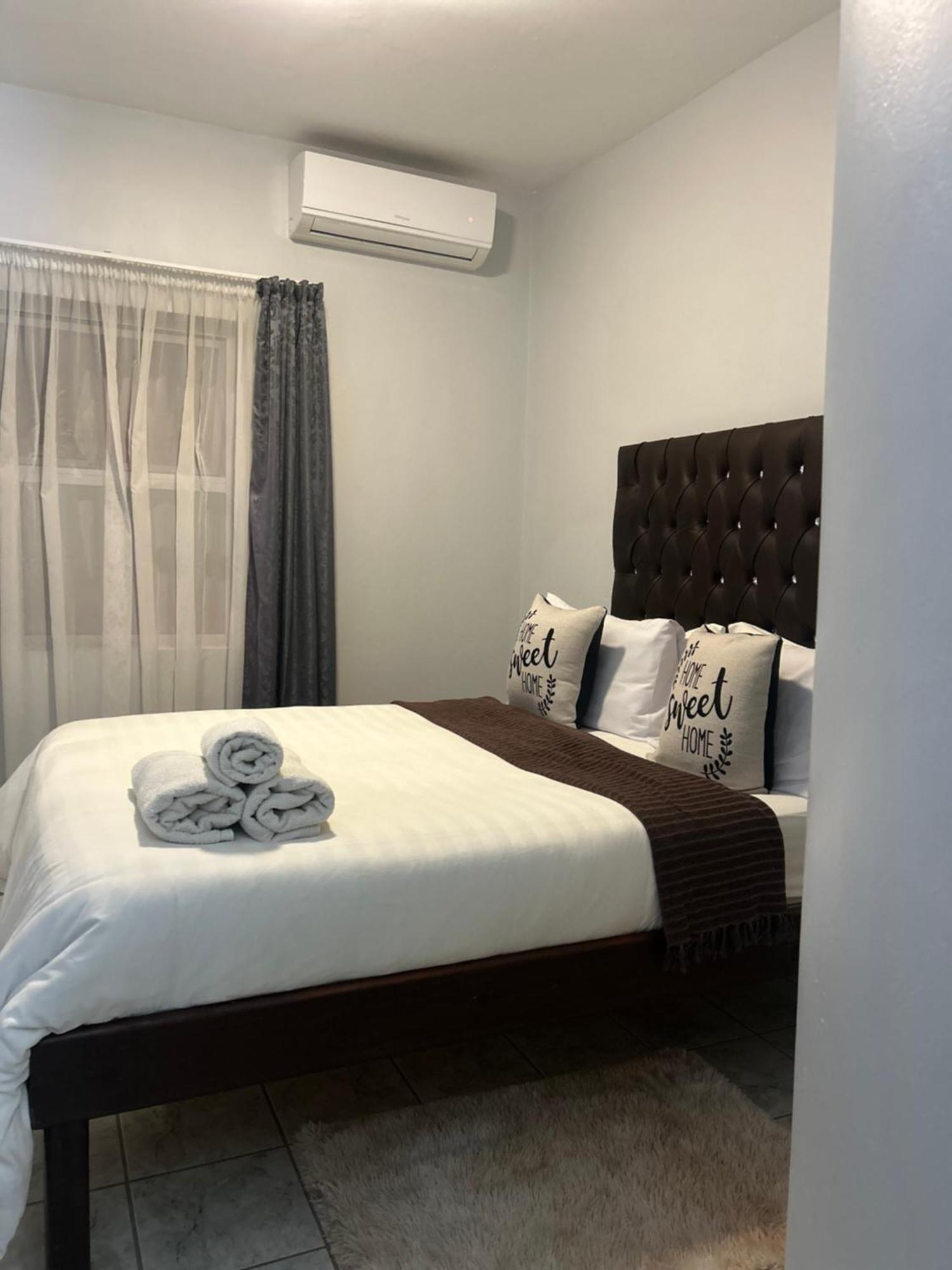 Skyfly Bed & Breakfast Манзини Экстерьер фото